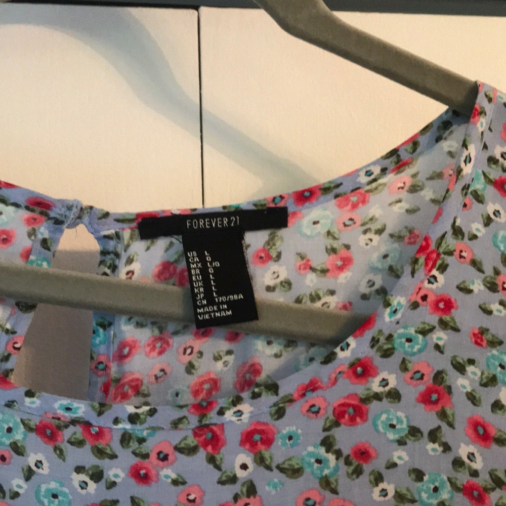 Floral Top - Picture 2 of 3